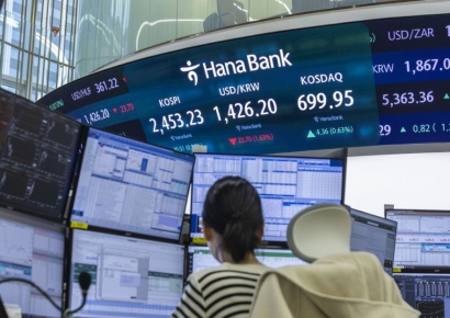 코스피, 외인·기관 순매도에 1% 넘게 하락…코스닥은 700선 내줘