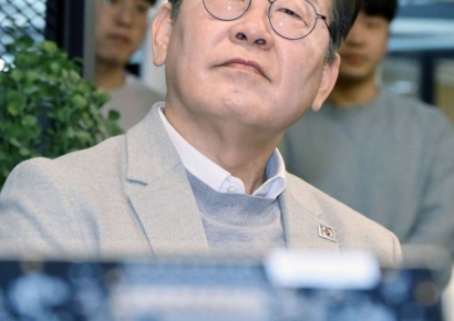 이재명, 기본소득 공약 안 한다…경제정책 ‘우클릭 행보’