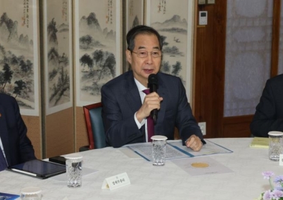 韓대행 "하루이틀새 알래스카 LNG 관련 한미 화상회의 예상"