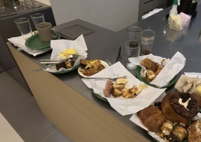 "진짜 선 넘었네"…'9900원 빵 뷔페' 한 입 먹고 버려진 음식물 수두룩