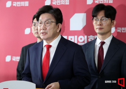 기자 손목 끌고 간 권성동…뉴스타파 "형사고소할 것"