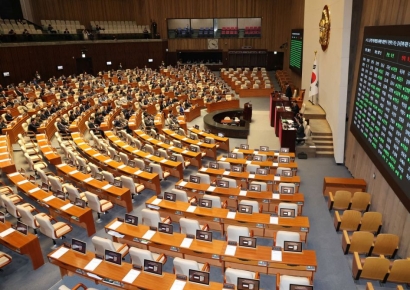 국회, 이완규·함상훈 헌법재판관 지명 철회 결의안 통과(상보)