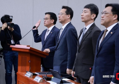 [포토] 증인 선서하는 최상목 부총리