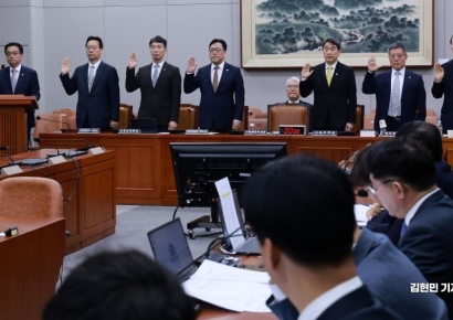 [포토] '최상목 탄핵소추사건 조사'청문회 선서하는 증인들