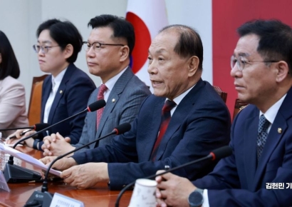 [포토] 황우여 "경선 막 올라…당 화합 저해·분열 유발시 엄중 대응"