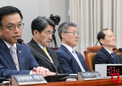 [포토] 최상목 "폰 바꾼 적 없다"더니... 5분 만에 나온 '교체 기록'