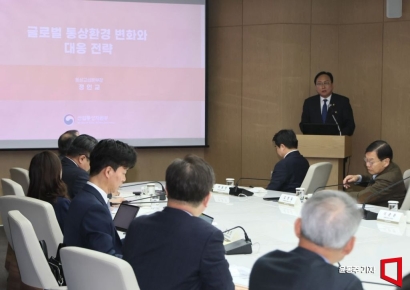 [포토] '국제통상대응전략' 강연하는 정인교 통상본부장