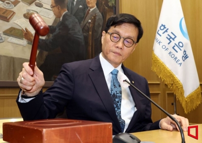 한미 금리역전 '역대 최대' 예고…外人썰물 부담보다 큰 변수는[Why&Next]