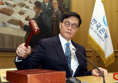 SK "금융불안 더 커졌다...10월 금통위, 금리 만장일치 동결 전망"