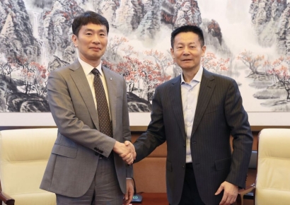 임기 두달 남긴 이복현, 홍콩·중국 금융감독수장 만나