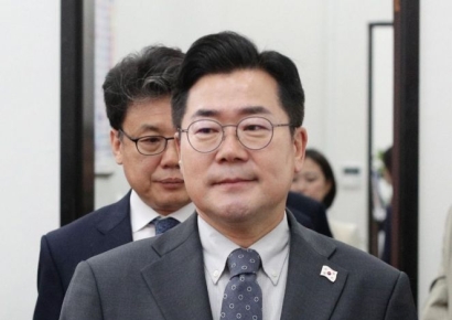 [포토] 박찬대 "상법 등 8개 법안, 오늘 재표결…반도체법 패트 추진"