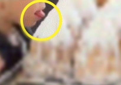 진열된 빵에 아이가 혀 '낼름'…논란 커진 빵집, 특단의 조치는 '덮개'