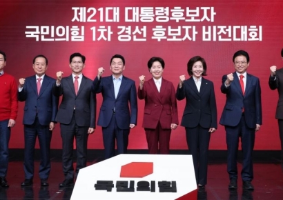 [포토] 파이팅 외치는 국민의힘 1차 경선 후보자들