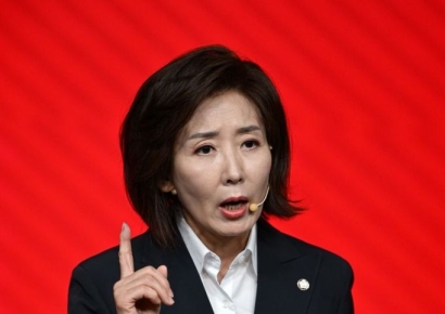 나경원, 민주당 경선에 "'말은 대통령, 칼은 대표' 체제로 가겠다는 것"