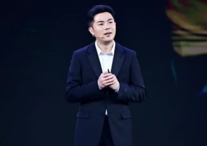 부모 잃고 노숙자 생활하던 청년, 밀크티 팔아 30대에 '3조 부자' 됐다