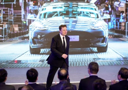 저렴한 테슬라 더 기다려야…"출시 최소 3개월 늦어질 전망"