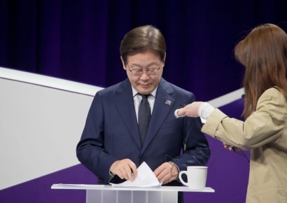 부활절에 이재명 "예수님, 고난·절망 이겨내…정치도 마찬가지"