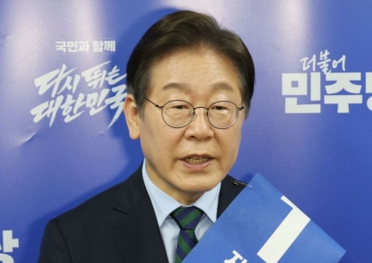 '내연차 판매중단' 공약에서 빠지나…고민에 빠진 이재명 캠프