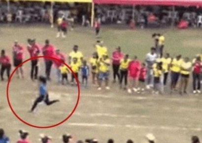 "어, 어, 어! 저 엄마 누구야"…드론도 따라가다 놓친 '학부모 100m 달리기'