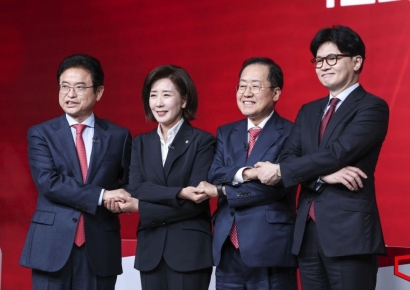우상호 "나경원, 어느 쪽도 주목 못 받아…安 빠진 3파전 유력"