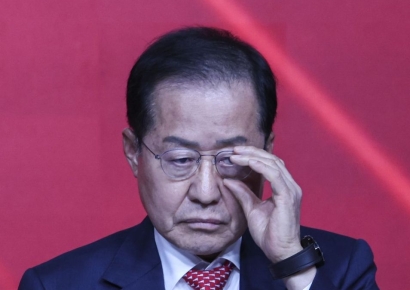 홍준표, 구두·머리·속옷 공세…친한계 "경선서 술자리 농담을" 탄식