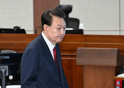 [포토] 법정 도착한 윤석열 전 대통령