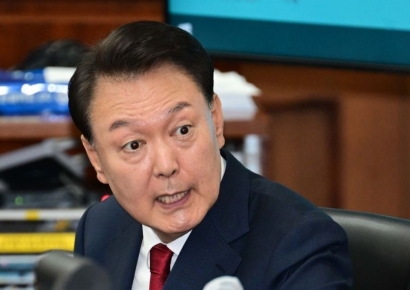 대선판에 다시 등장한 윤석열…"이제는 마음 모아달라"며 김문수 지지 선언