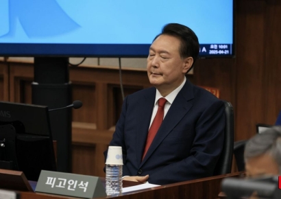 尹 "계엄은 가치중립적 법적수단…칼 썼다고 무조건 살인 아냐" 