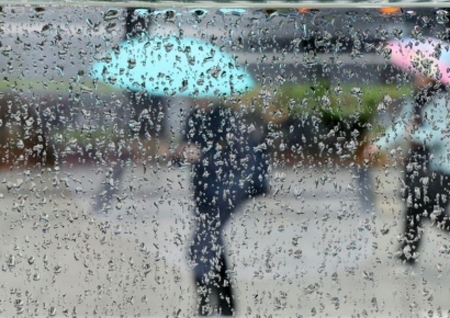 [날씨]전국 곳곳에 봄비…'이상고온 현상' 주춤