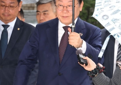[포토] 이재명 전 대표 법원 출석