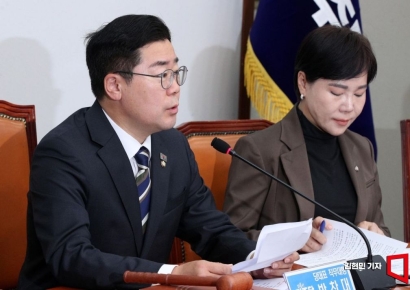 [포토] 박찬대 "'내란 패밀리' 좌시 안 해…강화된 특검법 재발의"