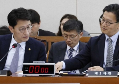 [포토]  국회 기재위 참석한 김범석, 김윤상 기재부 차관