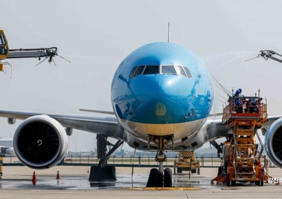 [포토] 대한항공, 봄 맞이 항공기 동체 세척