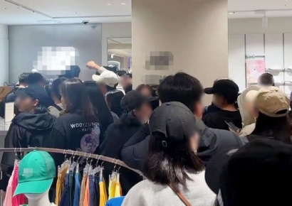 아이들 신발 사려 고성에 몸싸움까지…백화점서 무슨 일?