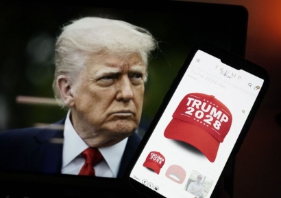 트럼프, 'TRUMP 2028' 모자·티셔츠 판매…벌써 '3선' 준비?