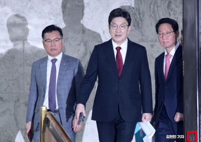 [포토] 원내대책회의 향하는 권성동