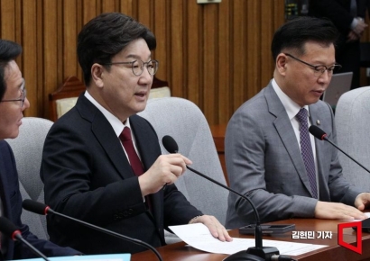 [포토] 권성동, 기소된 文 향해 "전형적 매관매직 사건" 직격
