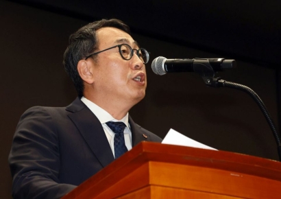 유영상 SKT 대표 "직영·대리점 가입 중단…유심보호 서비스 자동 가입" 