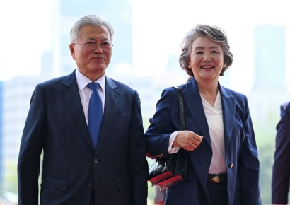 [포토] 국회 도착한 문재인 전 대통령 내외