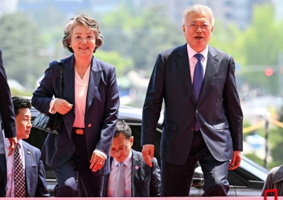  文 전 대통령 “검찰 뇌물 혐의 기소 부당…무조건 밀고가는 느낌”