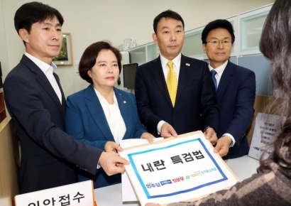 민주, 특검 후보 조은석·민중기·이윤제 추천…"조직 통솔 능력 고려"