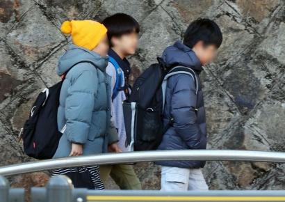 정년 보장해 준대도 떠나…"명예, 성취, 돈 어느 하나 이룰 수 없는 직업으로 전락"