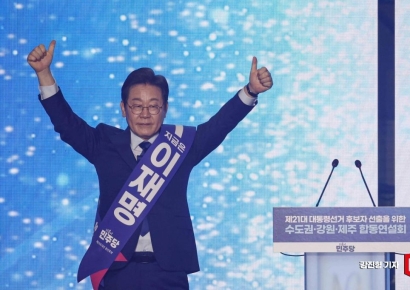 [포토] 주먹 불끈 쥔 이재명 후보