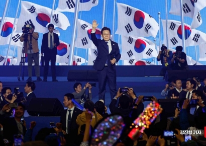 [포토] 이재명, 민주당 대통령 후보로 선출