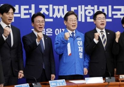 [포토] 이재명 “공동체 지속이 대통령 의무…온 국민 후보 될 것”