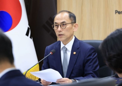 "SKT 해킹 조사 1년 걸릴 수도…유심 바꾸면 2차 피해 막아"