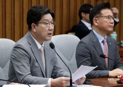 [포토] 권성동 "'주52시간 특례' 반도체법, 추경과 통과시키자"