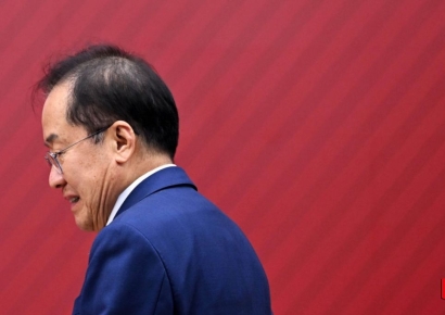 [포토] 퇴장하는 홍준표