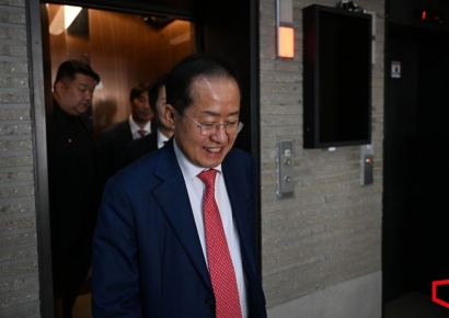 정계은퇴 홍준표, 하와이 가더니 "꽉 막혔던 마음…하룻밤 사이 열리는 기분"