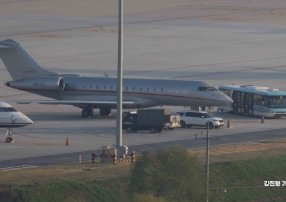 [포토] 김포공항 도착한 트럼프 주니어 탑승 항공기